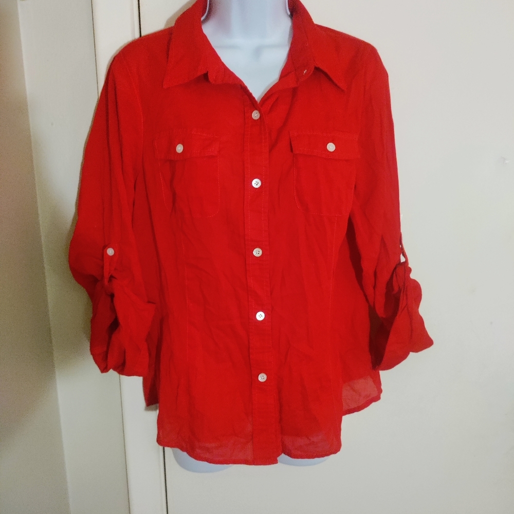 ✨️LIZ CLAIBORNE Bright red Button down top with chest pockets. Size L